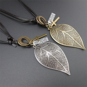 Retro Gold/Silver-tone Leaf Pendant Necklace