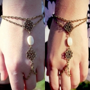 Retro Hollow Out Carving Shell Ring Bracelet
