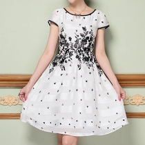 Classic White and Black Leaf Print Short Sleeve Flared Dress 