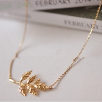 Fashion Gold Leaf Pendant Necklace