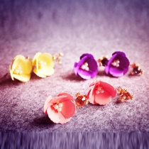 Fresh Style Pearl Flower Stud Earrings