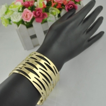 Fashion Gold-tone Hollow Out Bracelet