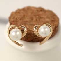 Fashion Faux Pearl Heart Studs
