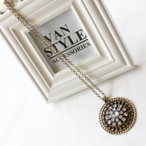 Retro Style Rhinestone Hollow Out Pendant Necklace