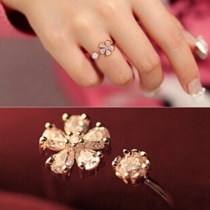 Fashion Rhinestone Flower-shaped Ring