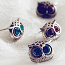 Retro Style Delicate Rhinestone Owl-Shaped Stud Earrings