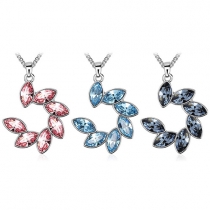 Fashion Creative Flower Shaped Crystal Pendant Necklace 