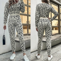 Casual Leopard Printed Set Consist of Crop Top and Sweatpants