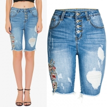 Street Fashion Floral Embroidery Distressed Frayed Hemline Buttoned Skinny Denim Shorts