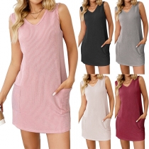 Fashion Solid Color V-neck Sleeveless Patch Pockets Ribbed Dress