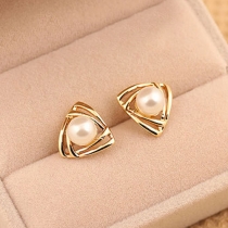 Fashion Triangle Pearl Stud Earrings