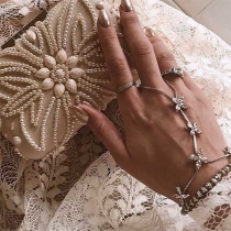 Fashion Rhinestone Inlaid Daisy Harness Bracelet