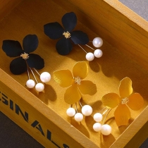 Fashion Imitation Pearl Inlaid Flower Shaped Stud Earrings