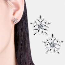 Fashion Rhinestone Inlaid Snowflake Shaped Stud Earrings