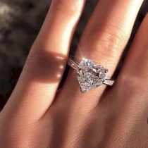 Fashion Heart-shape Rhinestone Inlaid Ring