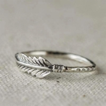 Retro Style Feather Shaped Alloy Ring