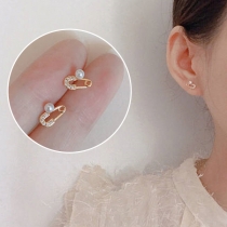 Chic Style Pearl Inlaid Pin-shape Stud Earrings