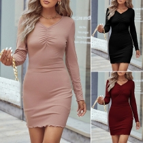 Simple Style Long Sleeve V-neck Solid Color Slim Fit Dress