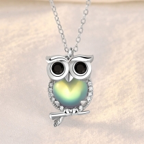 Fashion Rhinestone Inlaid Owl Pendant Necklace