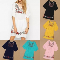 Fresh Style Half Sleeve V-neck Embroidered Dress