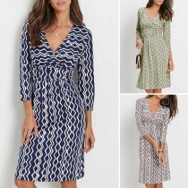 Fashion 3/4 Sleeve V-neck Wavy-striped Printed Dress