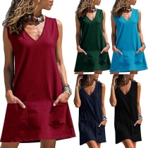 Sexy V-Neck Sleeveless Solid Color Front-pocket Dress