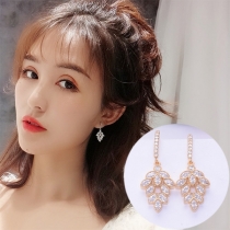 Fashion Rhinestone Inlaid Leaf Shaped Stud Earrings