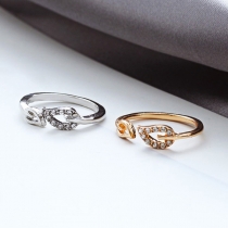 Fashion Rhinestone Inlaid Heart Leaf Ring