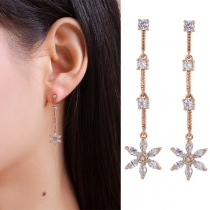 Fashion Rhinestone Inlaid Flower Shaped Earrings